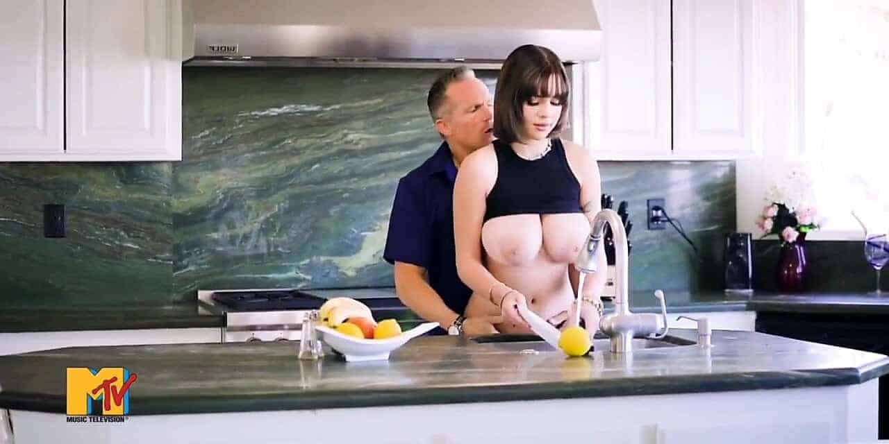 Barat Anak Sayang Buah Dada Seksi